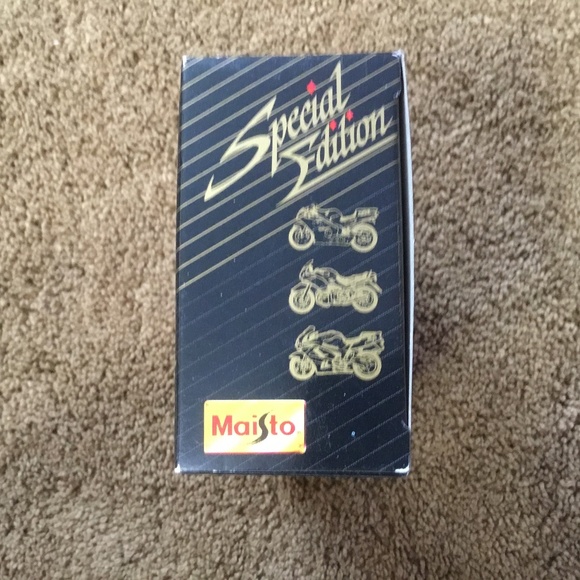 Honda CR 250 R -Special Edition- Maisto 1:18 - Picture 6 of 12